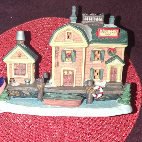VICTORIAN VILLAGE Cabot Cove Inn - 1999 Edition - Picture 4 of 16